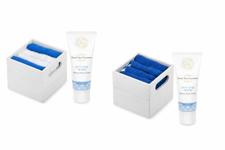 מארז 4 מגבות ידיים בקופסת עץ, מארז הכולל: 4 מגבות ידיים  עשויות 100% כותנה במידה 25x25 ס"מ כולל קרם ידיים מינרלי ים המלח בנפח 100 מ"ל