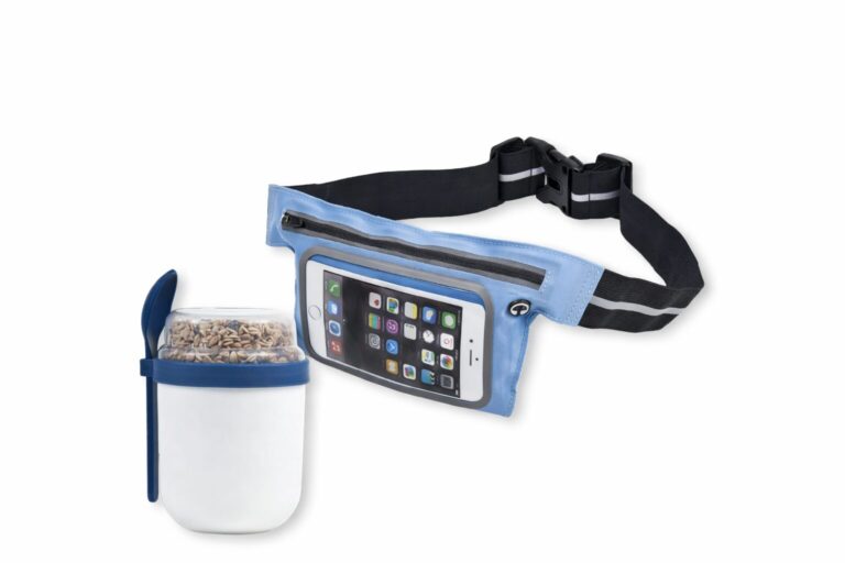 מארז בריאות בתנועה, מארז ספורטיבי כולל: נרתיק מותן לנייד עם מיכל וכפית ליוגורט וגרנולה לדרך. נרתיק מותן נוח ושימושי במיוחד לספורט, ג'וגינג והליכה בפארק. מתנה ליום המשפחה