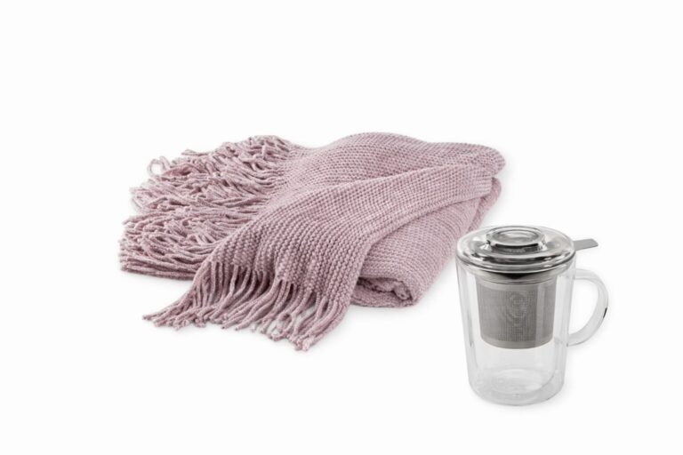 מארז שמיכת אריג שניל רך, מארז כולל: שמיכת אריג שניל רך במידה: 170x130 ס"מ, כולל כוס חליטה מזכוכית כפולה בורוסיליקט