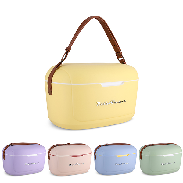 צידנית קשיחה עם רצועת כתף דמוי עור, צידנית קשיחה עם רצועת כתף דמוי עור פרימיום בעיצוב "רטרו" ייחודי, שומרת קור/ חום קר לאורך זמן, בים, בפיקניק או בכל טיול בטבע.